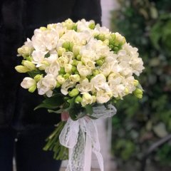 Свадебный букет из фрезий &laquo;Флёр&raquo;