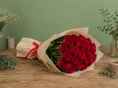 Купить букет из 25 красных роз &laquo;Радость встречи&raquo;